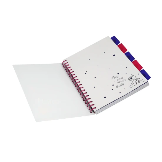 Jegyzettömb B5 Stitch Black színes könyvjelzőkkel és a Disney karakter Stitch vidám motívumával