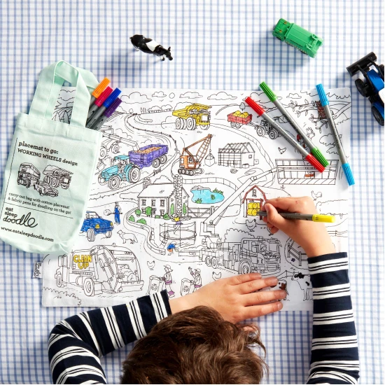 Eatsleepdoodle Színező tányéralátét Working wheels Fesd és mosd! MOVPTG