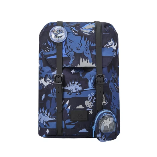 A könnyű Retro Dinosaur Dark Blue iskolatáska tökéletesen illeszkedik egy kis diák hátára.