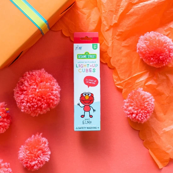 Glo Pals Sensory világító kockák Elmo világító fürdőkockák gyerekeknek, vízben megvilágítva.