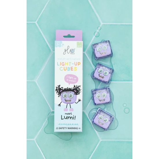 Glo Pals Sensory világító kockák Lumi világító fürdőkockák gyerekeknek, vízben megvilágítva.