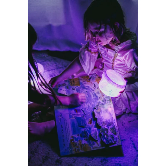 Glo Pals Sensory világító kockák Lumi világító fürdőkockák gyerekeknek, vízben megvilágítva.