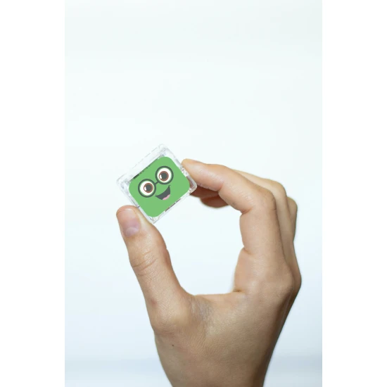 Glo Pals Sensory világító kockák Pippa világító fürdőkockák gyerekeknek, vízben megvilágítva.