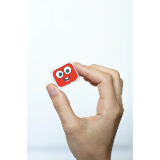 Glo Pals Sensory világító kockák Sammy világító fürdőkockák gyerekeknek, vízben megvilágítva.