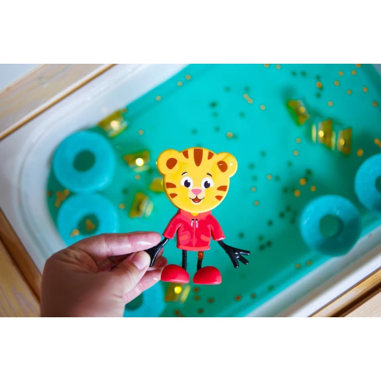 Glo Pals Set Daniel Tiger figura és 2 szenzoros vizesblokk - világító fürdőjáték gyerekeknek.