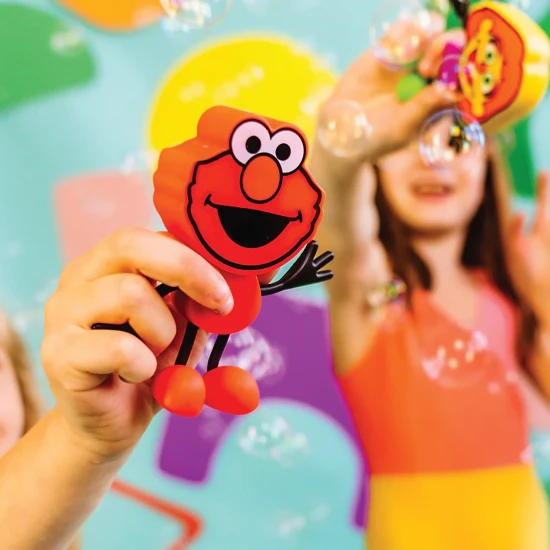 Glo Pals Set Elmo figura és 2 szenzoros vízkocka - világító fürdőjáték gyerekeknek.