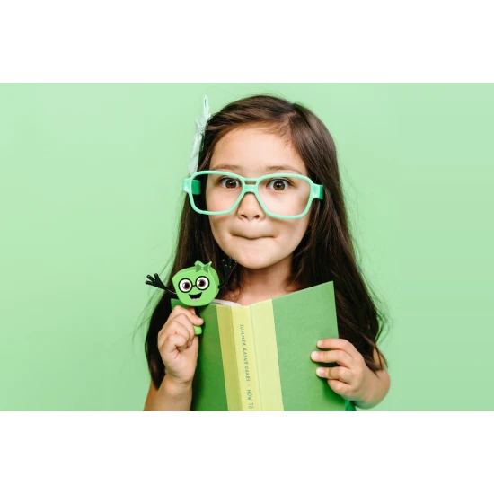Glo Pals Set Pippa figura és 2 szenzoros fénykocka vízhez Glo Pals Set Pippa figura és 2 szenzoros vízkocka - világító fürdőjáték gyerekeknek.