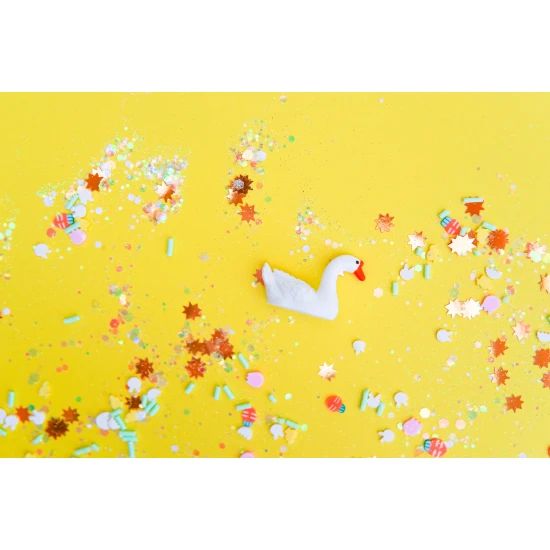 Glo Pals Sensory palack Honey Bee: világító játék gyerekeknek sárga dizájnnal.