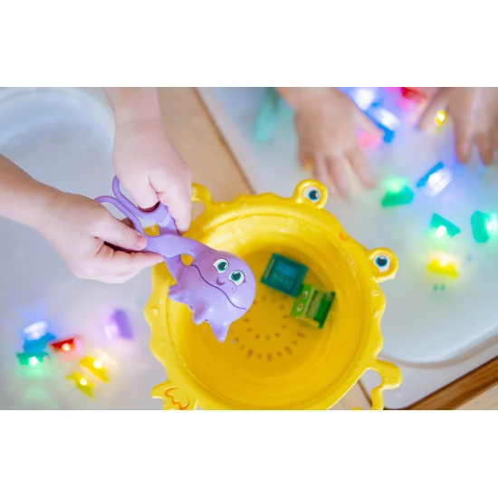 Glo Pals – játékkészlet a finommotorika fejlesztésére.