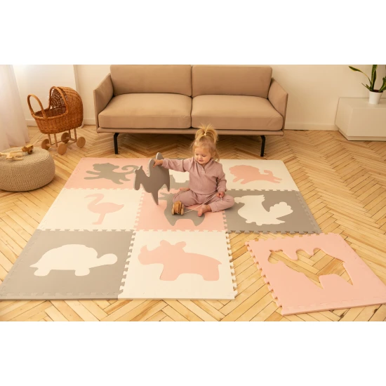 Játékos és kényelmes kirakószőnyeg játékhoz és mászáshoz.