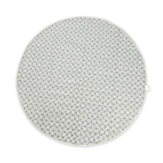 Stílusos és praktikus szőnyeg otthoni és szabadtéri játékhoz.