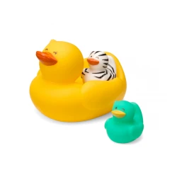 Kiskacsa kiskacsákkal fürdéshez