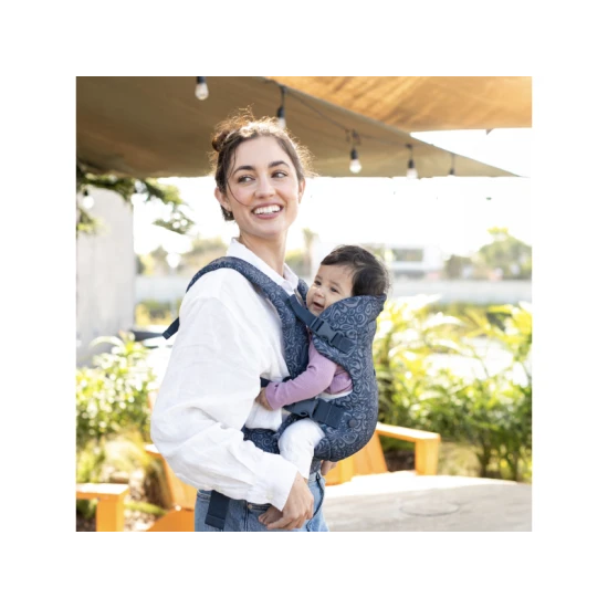 Infantino Hordozó Flip 4in1 Convertible Navy Infantino Hordozó Flip 4in1 Convertible Navy