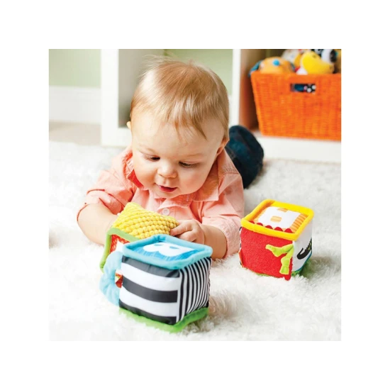 Infantino Textil aktivitáskockák 4 db Infantino Textil aktivitáskockák 4 db