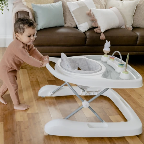 Step&Sprout™ 3az1-ben járássegítő 6h+ 12 kg-ig Step&Sprout™ 3az1-ben járássegítő 6h+ 12 kg-ig Ingenuity 12904-1