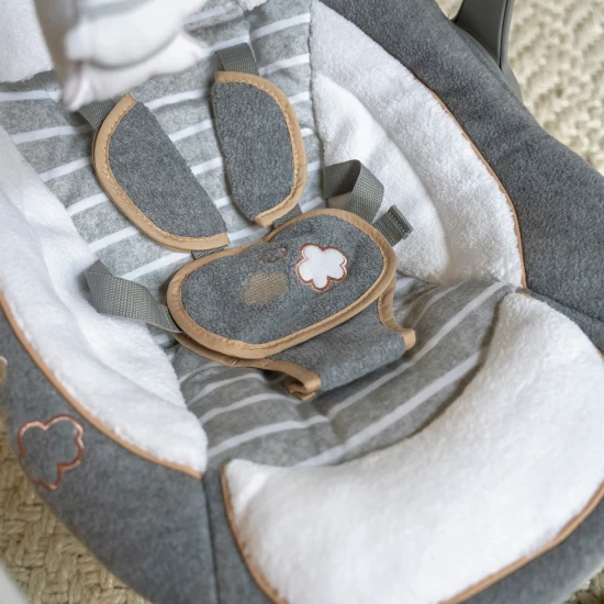 Bella Teddy™ átalakítható, utazó, zenélő hinta 0h+ 9 kg-ig Bella Teddy™ átalakítható, utazó, zenélő hinta 0h+ 9 kg-ig Ingenuity 11023-2