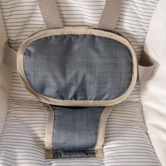 Swing 'n Go Chambray átalakítható zenélő hinta 0h+ 9kg-ig Swing 'n Go Chambray átalakítható zenélő hinta 0h+ 9kg-ig Ingenuity 16925-1