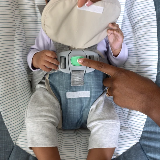 Chambray zenélő ringató hinta 0h+, 9 kg-ig Ingenuity 16927-1