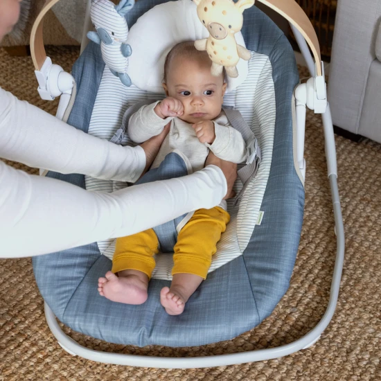 Chambray zenélő ringató hinta 0h+, 9 kg-ig Ingenuity 16927-1