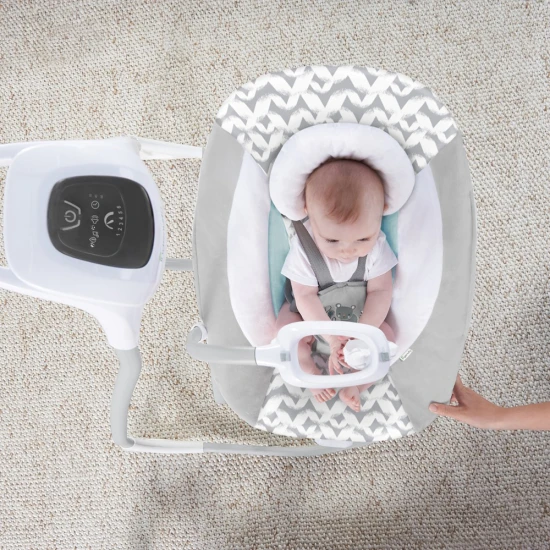 Raylan nagy hinta vibráló pihenőüléssel és zenével USB 2az1-ben 0h+ 9 kg-ig Raylan nagy hinta vibráló pihenőüléssel és zenével USB 2az1-ben 0h+ 9 kg-ig Ingenuity 11791-1