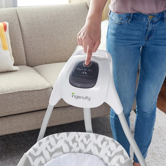 Raylan nagy hinta vibráló pihenőüléssel és zenével USB 2az1-ben 0h+ 9 kg-ig Raylan nagy hinta vibráló pihenőüléssel és zenével USB 2az1-ben 0h+ 9 kg-ig Ingenuity 11791-1