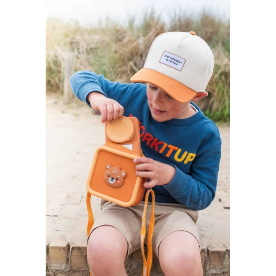 Szilikon táska a fényképezőgép biztonságos hordozásához.