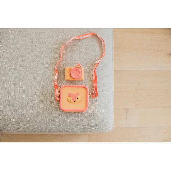 Szilikon táska a fényképezőgép biztonságos hordozásához.