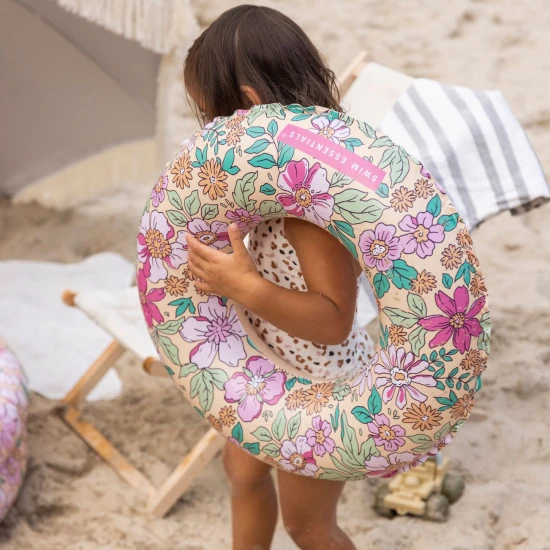 Swim Essentials felfújható gyermekkerék virág motívummal, színkombinációban - átmérő 50 cm
