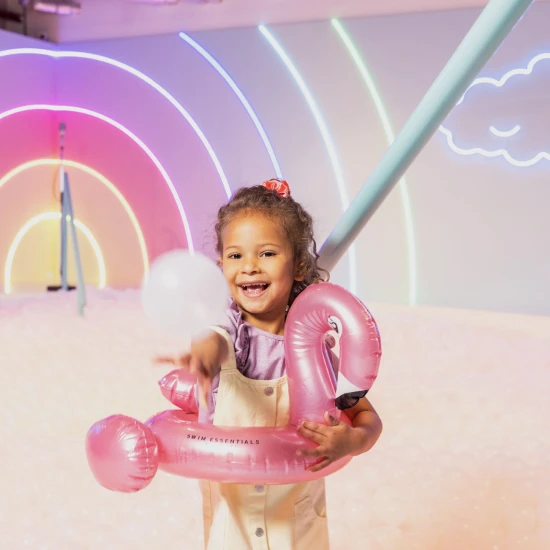 Swim Essentials gyermek felfújható kerék flamingó dizájnnal rózsaszín színben - átmérő 55 cm