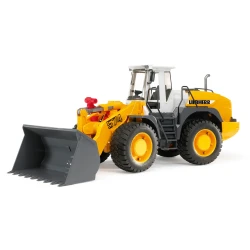 Bruder Liebherr traktor pengével úttisztításhoz