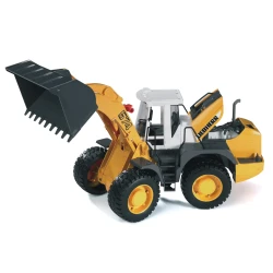 Bruder Liebherr traktor pengével úttisztításhoz