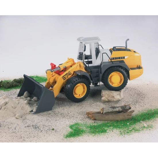 Bruder Liebherr traktor pengével úttisztításhoz 1072BRUD02430