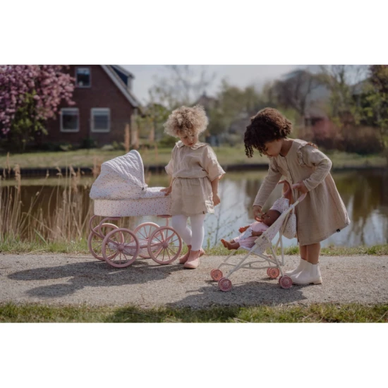 Little Dutch Összecsukható Golf Babakocsi - Puha Virágok Little Dutch Soft Flowers babakocsi virágmintával, biztonsági övvel és összecsukható szerkezettel gyerekeknek