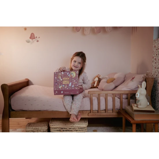 LITTLE DUTCH Projektor Rózsaszín Little Dutch Pink gyerekprojektor - mesék kivetítésre 12 tekercssel és egy illusztrált könyvvel
