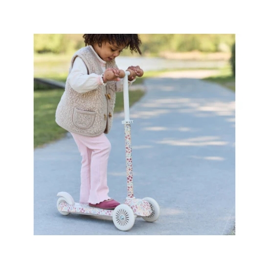 Háromkerekű roller Sunny Flower Off White Little Dutch Háromkerekű roller Sunny Flower Off White – stabil gyerekroller napraforgó mintával és állítható kormánnyal