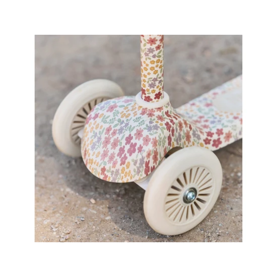 Háromkerekű roller Sunny Flower Off White Little Dutch Háromkerekű roller Sunny Flower Off White – stabil gyerekroller napraforgó mintával és állítható kormánnyal