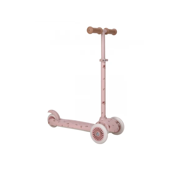 Háromkerekű roller Fairy Floral Pink Little Dutch Háromkerekű roller Fairy Floral Pink – stabil gyerekroller virágmintával és állítható kormánnyal