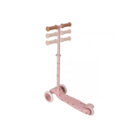 Háromkerekű roller Fairy Floral Pink Little Dutch Háromkerekű roller Fairy Floral Pink – stabil gyerekroller virágmintával és állítható kormánnyal