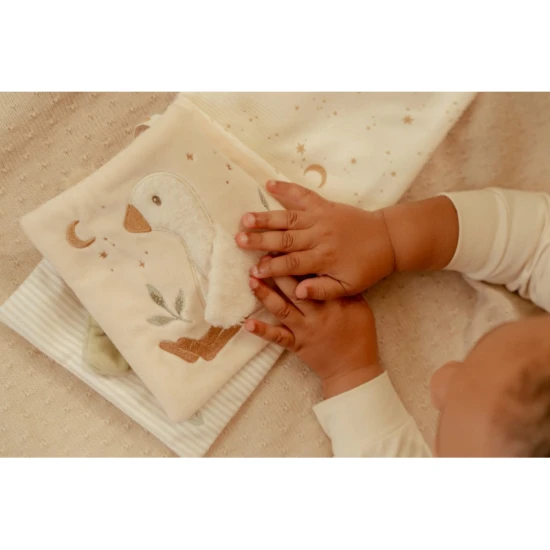 Újszülött Naturals textil foglalkoztató füzet Interaktív textilkönyv babáknak – Little Dutch Newborn Naturals