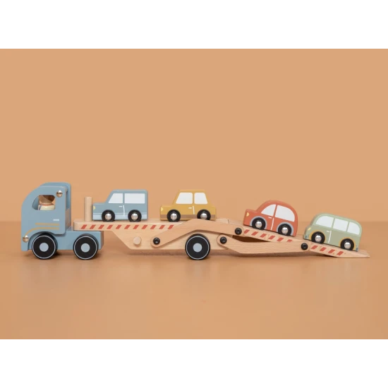 KIS HOLLAND Traktor játékautókkal A négy autóval ellátott fa teherautó tökéletes játék minden kis sofőr számára.