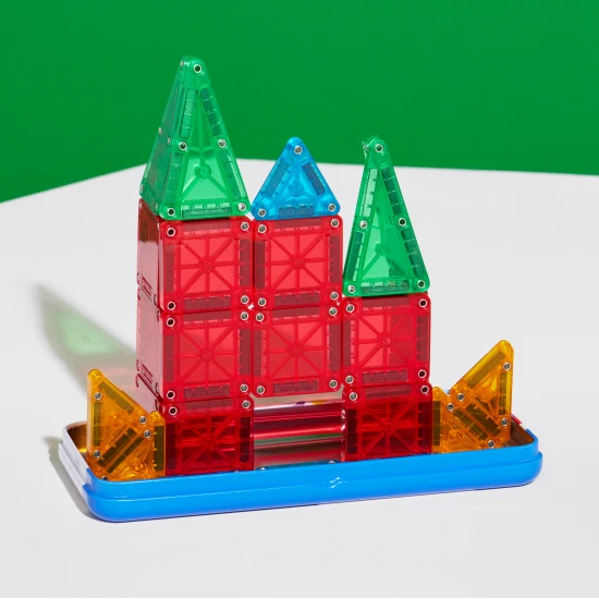 MAGNA-TILES mágneses készlet utazáshoz.