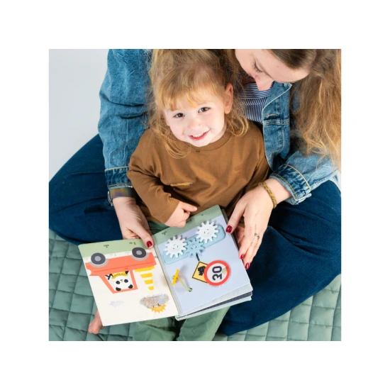 Foglalkoztató könyv Tiny Traveler Busy Book