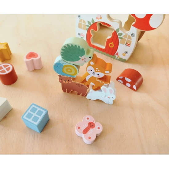 Fa formaépítő kocka 12 színes formával gyerekeknek