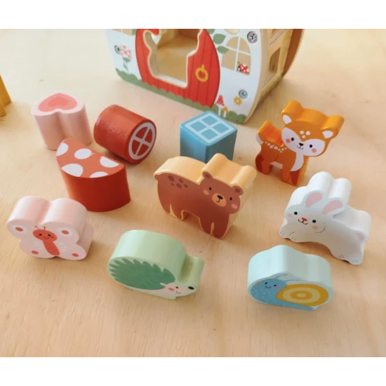 Fa formaépítő kocka 12 színes formával gyerekeknek