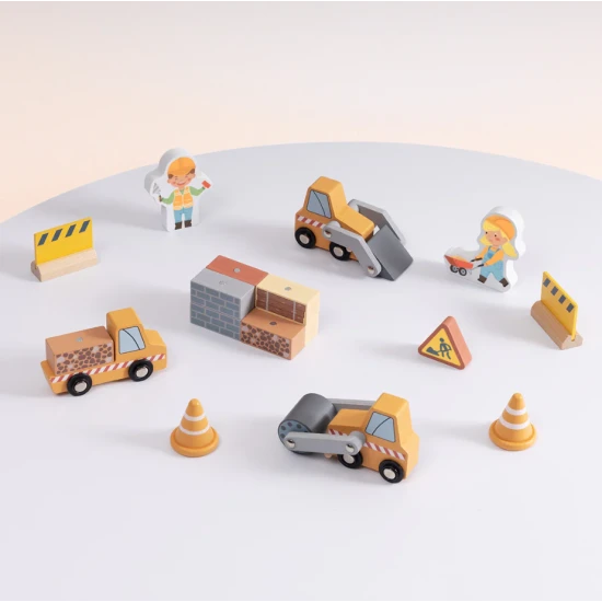 Daru és autó készlet Tooky Toy – fa építőkészlet daruval, autókkal és figurákkal