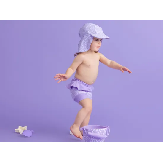 Egy praktikus, nyakvédővel ellátott nyári sapka a Swim Essentials-től, leopárdlila mintával, megvédi a gyerekeket az UV-sugárzástól.