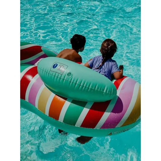 Nagy, felfújható kerék 2 személyes Color Rush 190 cm-es színes dizájnnal a Swim Essentials-tól - ideális a vízparti szórakozáshoz