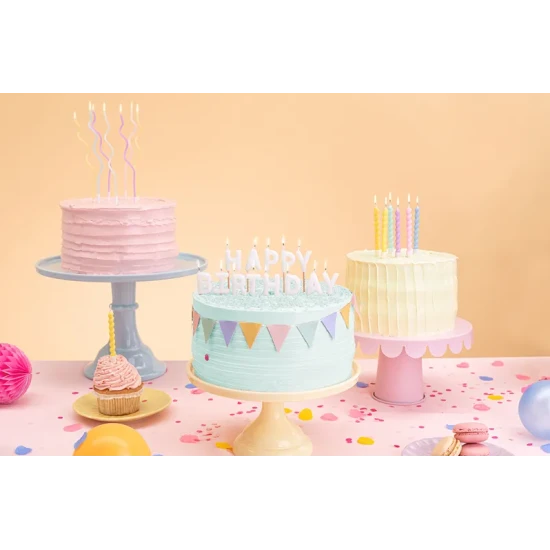 Születésnapi gyertyák pasztell színben a kis szülinaposnak.