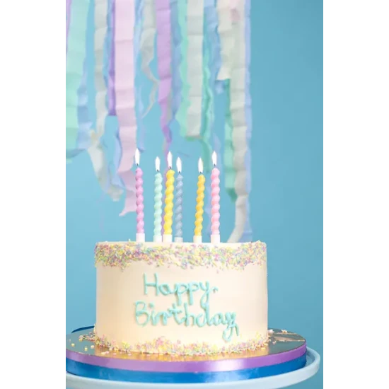 Születésnapi gyertyák pasztell színben a kis szülinaposnak.