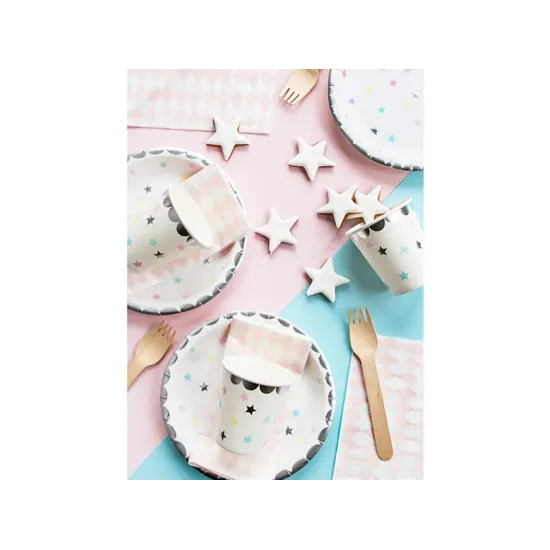 Csillag motívumú tányérok bármilyen születésnapi ünnepségre alkalmasak.